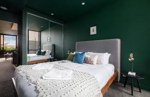 Collingwood Apartment | Evergreen Oasis - Poolside Living on Stanley Street