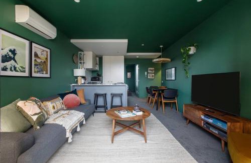 Collingwood Apartment | Evergreen Oasis - Poolside Living on Stanley Street