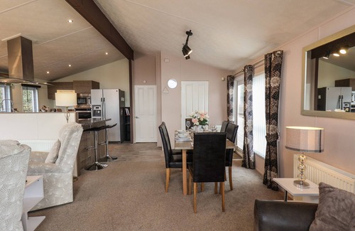 Cayton Bay Cottage | Evergreen Pines