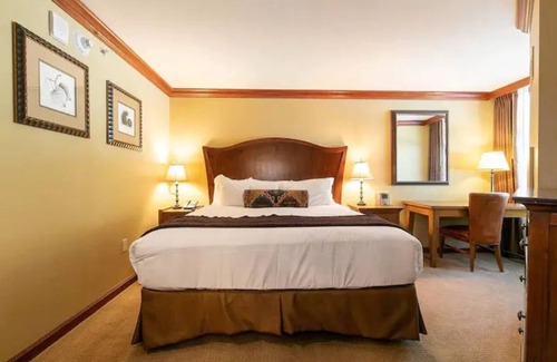 Olympic Valley Resort | Everline Resort and Spa - 1 Bedroom Fireplace Suite