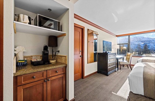 Olympic Valley Resort | Everline Resort- Valley View
