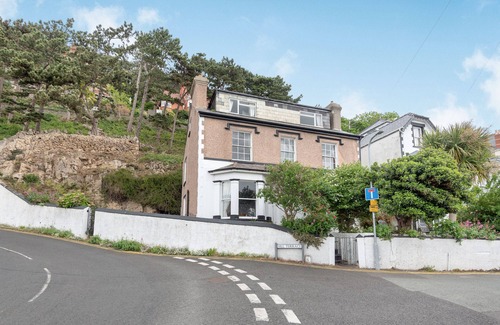Llandudno Cottage | EVERSLEY, pet friendly, luxury holiday cottage in Llandudno