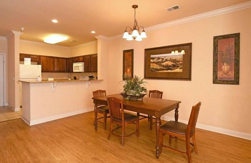 Four Corners Apartment | Everything You Need For The Perfect Vacation! Free Parking, Pool, Pet-friendly