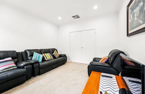 Clyde House | Everything You Need - Family Retreat in Clyde