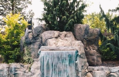 Riverside House | Everything You Need For The Perfect Vacation! Outdoor Pool, Pets Are Welcome!