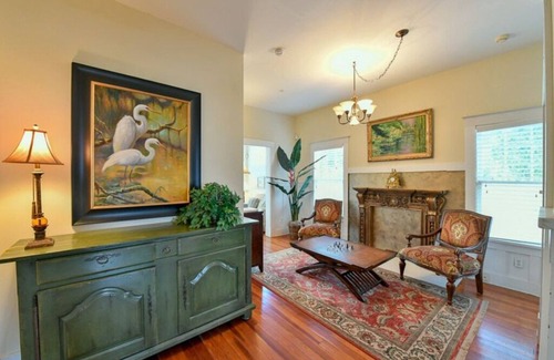 Stuart Apartment | EVINRUDE SUITE AT OLD COLORADO INN