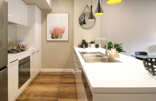 Brompton House | Evolve❤️Near Adelaide Oval, city fringe - Free Netflix, Secure Parking, Wifi!