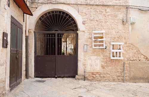 Bitetto Apartment | Ex Monastero in Centro Storico a Bitetto, 3 Bedrooms, Free Wi-Fi.