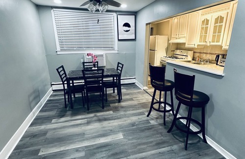 Upper Darby House | Exactly where you need to be. Well-furnished, well-lit and tastefully decorated.