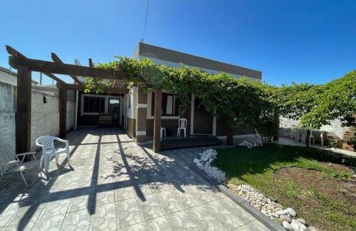 Xangri-La House | Excelente localização a metros do mar e próximo a todos os recursos