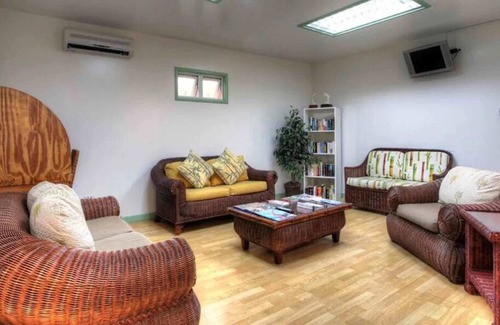 Worthing House | Excellent Choice! 2 Units with Kitchenettes, Outdoor Pool and Free Parking!