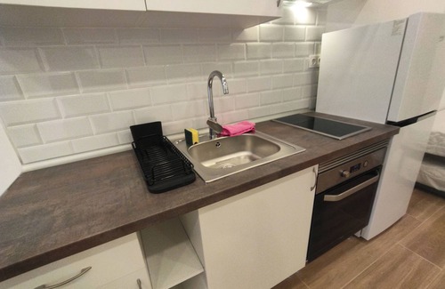 Ciudad Lineal Apartment | Excellent Location, 200 meters from El Carmen Metro, next to Las Ventas market