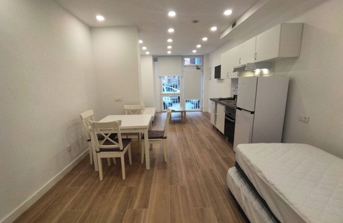 Ciudad Lineal Apartment | Excellent Location, 200 meters from El Carmen Metro, next to Las Ventas market