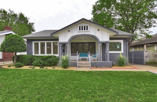 Cherry Street Villa | EXCEPTIONAL CHERRY ST PRIVATE VILLA-SKYLINE VIEW-SHOP- DINE-ROUTE 66-SWAN LAKE !
