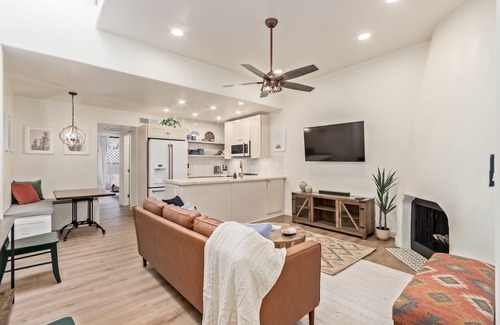 Sands Arcadia Townhouses Condo | Exceptional community! Biltmore/Arcadia location. Impeccable! King Bed!