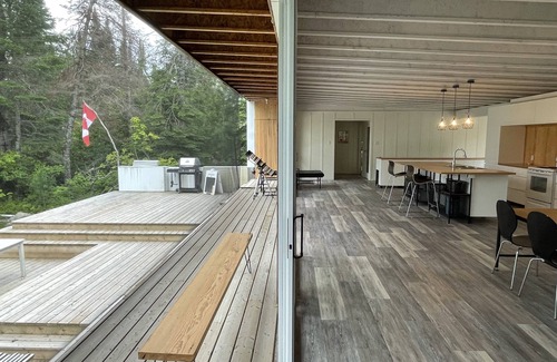 Little Bullhead Cabin | Exceptional cottage on Lake Winnipeg over 2300 sq feet with hot tub and sauna.n