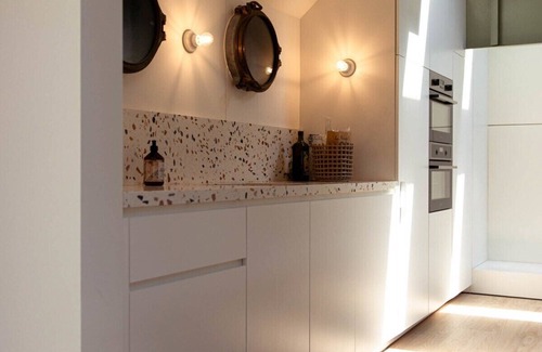 Ghent Boat Rental | Exceptional Houseboat in Ghent's waters