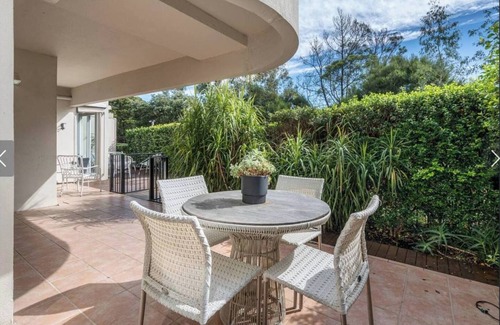 Port Melbourne Apartment | Exceptional Location on the park, the beach, gym, pool with a private garden.