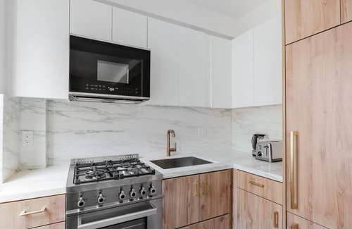 Turtle Bay Apartment | Exceptional Midtown E Studio w/Elev & W/D, near River, by Blueground