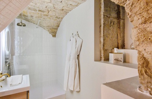 Dole Apartment | Exceptional suite with jacuzzi and private sauna