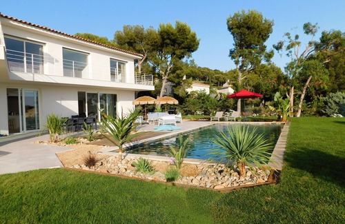 Saint-Cyr-sur-Mer Villa | Exceptional villa, Domaine de Port D'Alon, superb sea view and private pool.