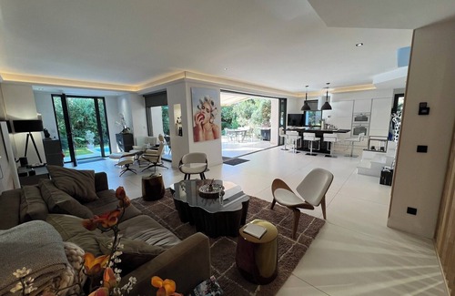 Antibes Villa | 🏝 Exceptional Villa in Juan-les-Pins – Near Beaches & Cannes 🏝