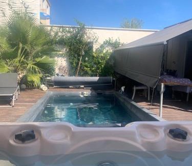 Palavas-les-Flots Apartment | Exceptionnel 3 logements de plein pieds pouvant accueillir jusqu à 8 personnes à 2 pas de la plage et du centre ville dans une résidence de bien être avec jacuzzi et piscine chauffée