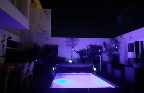 Palavas-les-Flots Apartment | Exceptionnel 3 logements de plein pieds pouvant accueillir jusqu à 8 personnes à 2 pas de la plage et du centre ville dans une résidence de bien être avec jacuzzi et piscine chauffée