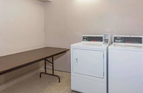 Tallahassee House | Exciting Getaway! 4 Family-friendly Units, Outdoor Pool, Free Parking