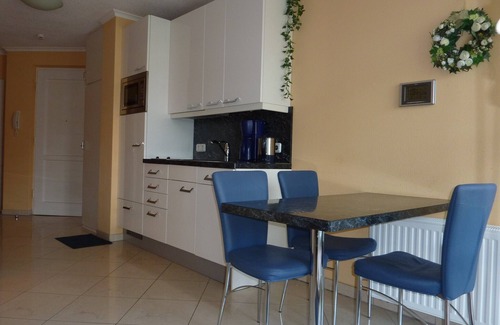 Kuhlungsborn Ost Apartment | Excl. 3-room sea view apartment, 3rd floor, underground station; elevator, swimming pool + sauna next door, WiFi