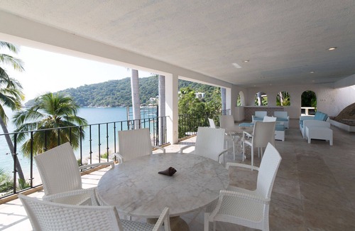 Pichilingue Villa | Exclusiva Villa con Acceso Directo a la Playa