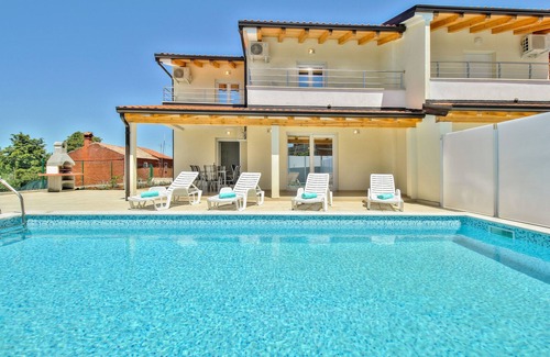 Plovanija Villa | Exclusive 4-star Villa Mare - WLAN - Pool - Grill