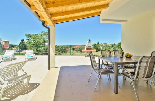 Plovanija Villa | Exclusive 4-star Villa Mare - WLAN - Pool - Grill