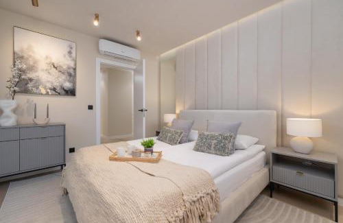 City Centre Apartment | Exclusive Apartment on the Vistula River in Kraków by Renters Prestige