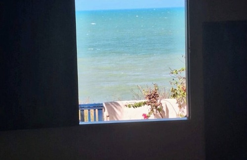 Canoa Quebrada House | Exclusive chalet in Vila dos Estevão facing the sea with your feet in the sand.