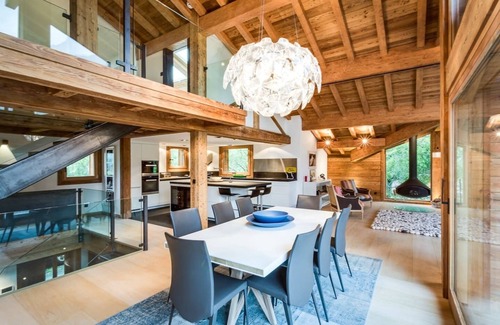 Les Praz-de-Chamonix Ski Chalet | Exclusive 5 BR Chalet in the Valley