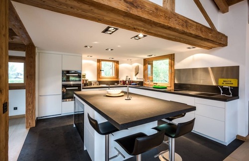 Les Praz-de-Chamonix Ski Chalet | Exclusive 5 BR Chalet in the Valley