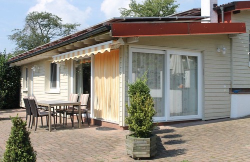 Schonbrunn House | Exclusive Holiday in a private Oasis with many plants and a pond