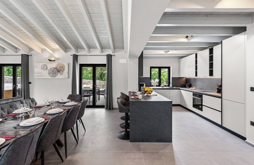 Jursici Villa | Exclusive luxury villa Viktor with 7 bedrooms for families & groups