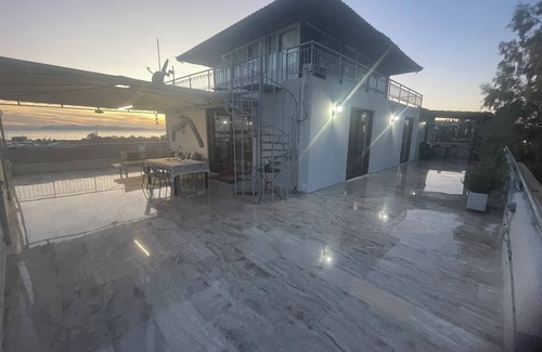 Glyfada Apartment | Exclusive Penthouse Apt at Glyfada Marina &Beach, 2 min walk to shopping, dining