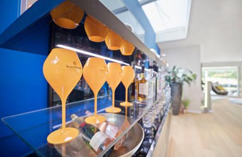 Hirslanden Apartment | Exclusive spacious Apt. with garden in Zurich