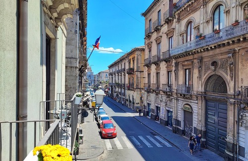 Old Town Apartment | Exclusive Stay [Duomo View + 5 Balconies]