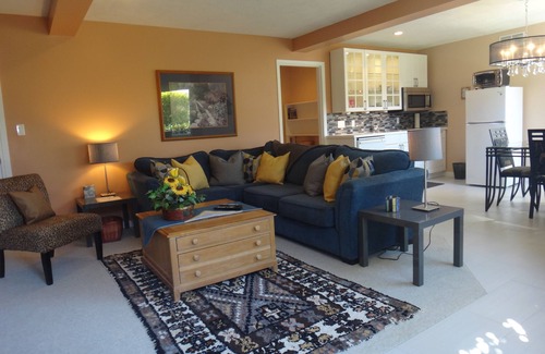 Cobble Hill House | Executive 2 bedroom suite on a private acreage - Pet Friendly.