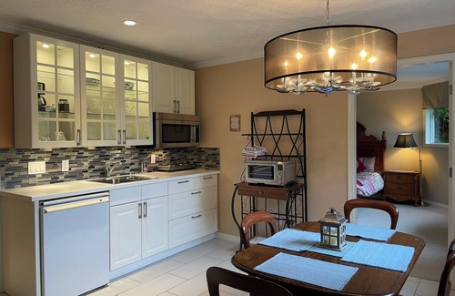 Cobble Hill House | Executive 2 bedroom suite on a private acreage - Pet Friendly.
