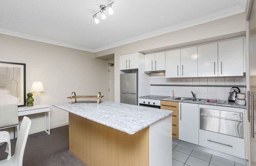 Perth Central Business District Apartment | Executive 2BR Suite on Mounts Bay Road