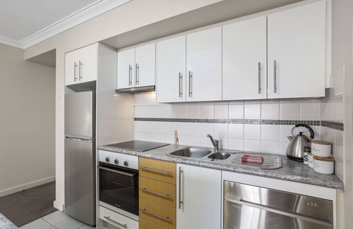 Perth Central Business District Apartment | Executive 2BR Suite on Mounts Bay Road