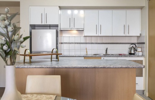 Perth Central Business District Apartment | Executive 2BR Suite on Mounts Bay Road
