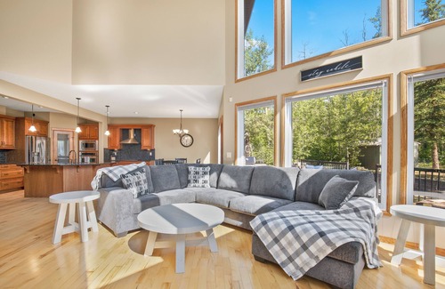 Markerville House | Executive 5 bedroom home in beautiful Jarvis Bay!