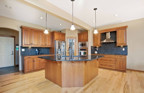 Markerville House | Executive 5 bedroom home in beautiful Jarvis Bay!