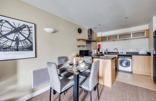 Northampton Apartment | Executive Apartment in City Centre Fast Wifi Smart TV Free Gym Access